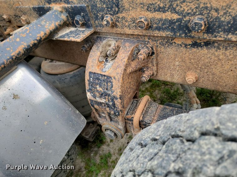 image for item NZ9938 2000 Peterbilt  377 semi truck