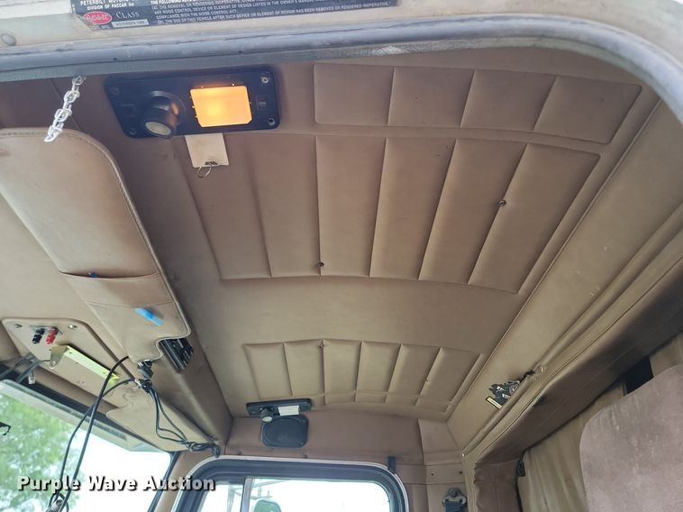 image for item NZ9938 2000 Peterbilt  377 semi truck