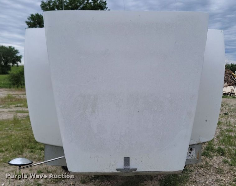 image for item NZ9938 2000 Peterbilt  377 semi truck