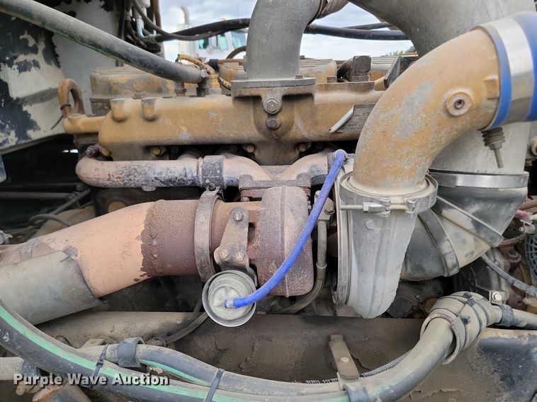 image for item NZ9938 2000 Peterbilt  377 semi truck