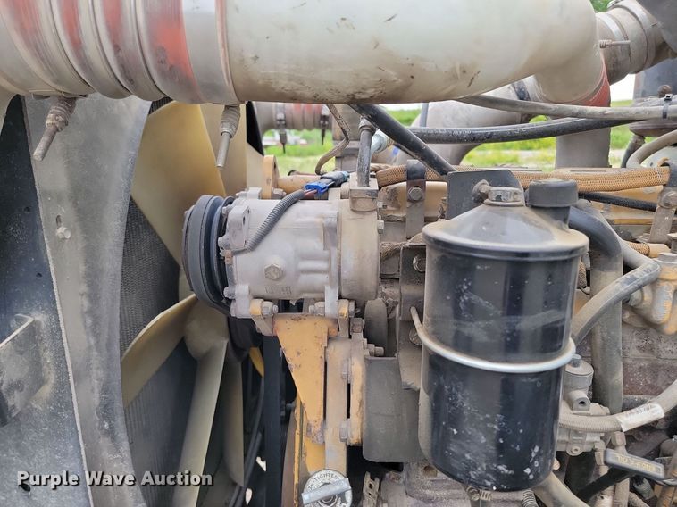 image for item NZ9938 2000 Peterbilt  377 semi truck