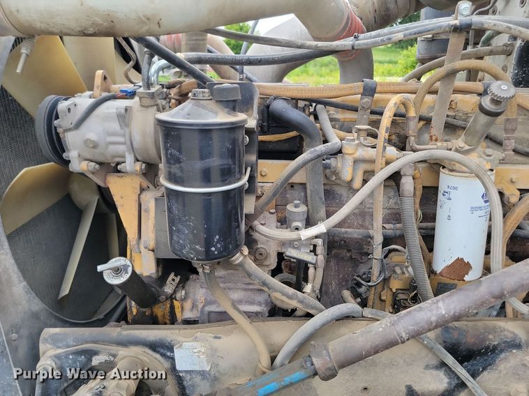 image for item NZ9938 2000 Peterbilt  377 semi truck