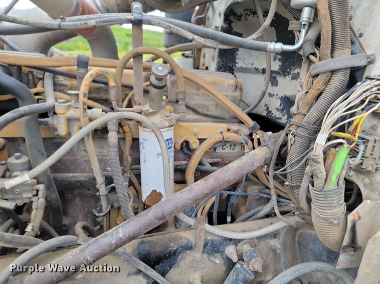 image for item NZ9938 2000 Peterbilt  377 semi truck