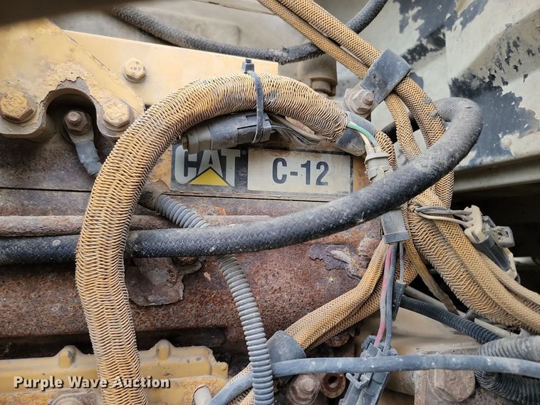 image for item NZ9938 2000 Peterbilt  377 semi truck