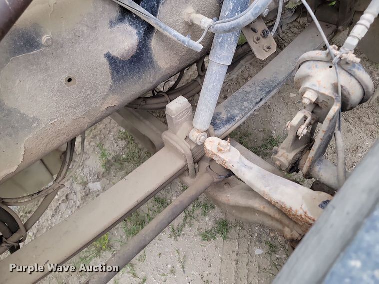 image for item NZ9938 2000 Peterbilt  377 semi truck