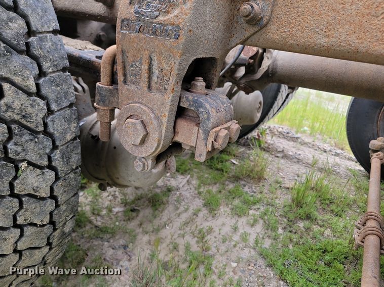 image for item NZ9938 2000 Peterbilt  377 semi truck