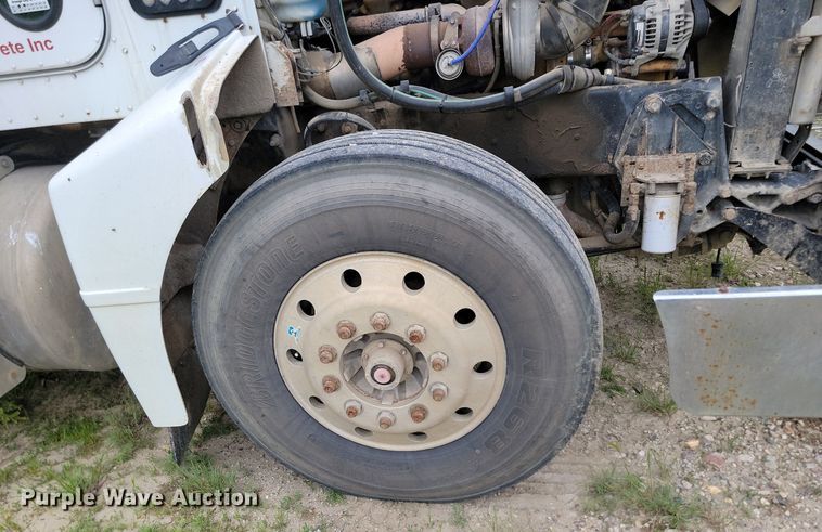 image for item NZ9938 2000 Peterbilt  377 semi truck