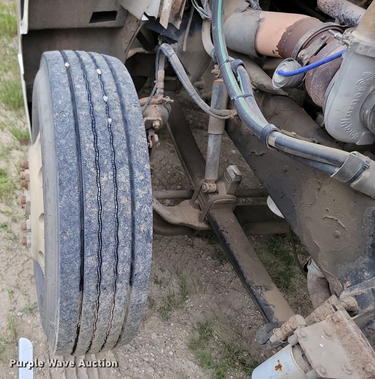 image for item NZ9938 2000 Peterbilt  377 semi truck