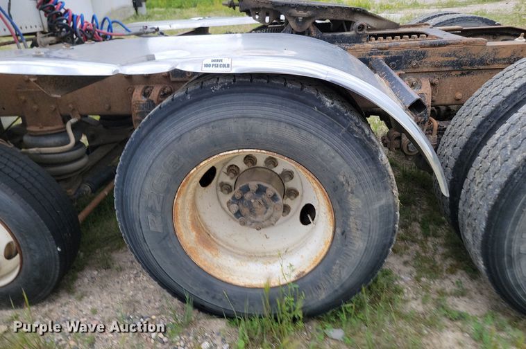 image for item NZ9938 2000 Peterbilt  377 semi truck