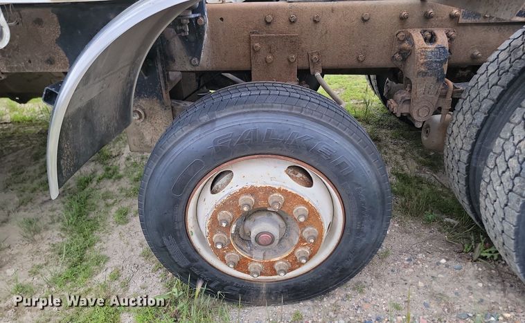 image for item NZ9938 2000 Peterbilt  377 semi truck