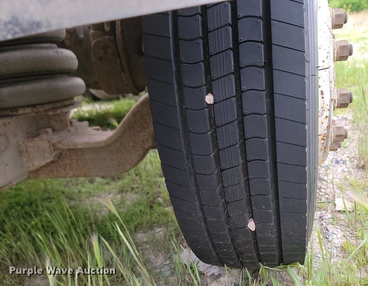 image for item NZ9938 2000 Peterbilt  377 semi truck