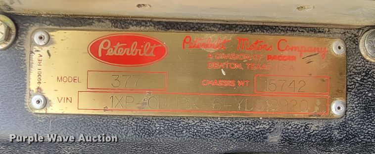 image for item NZ9938 2000 Peterbilt  377 semi truck