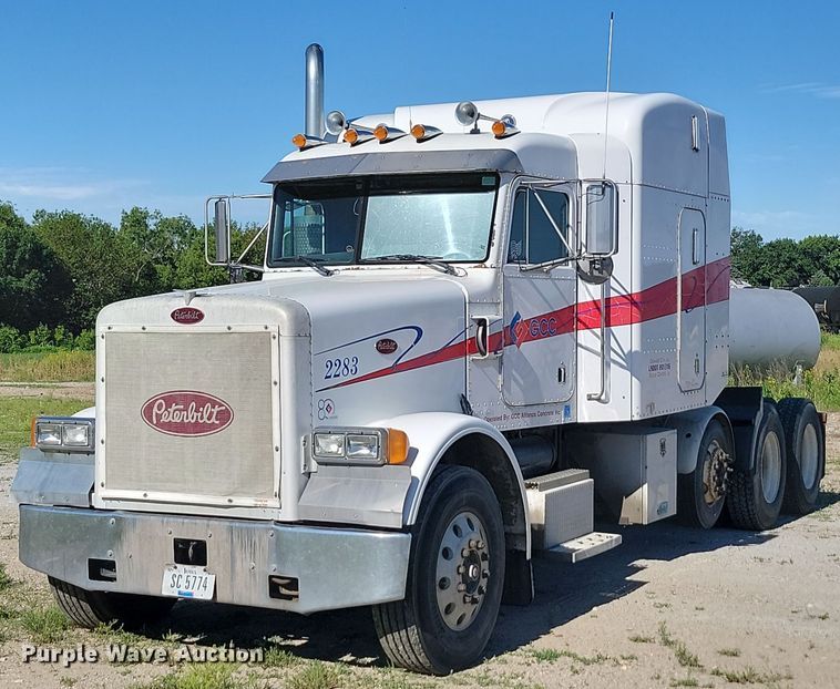 image for item NZ9939 2002 Peterbilt  378 semi truck