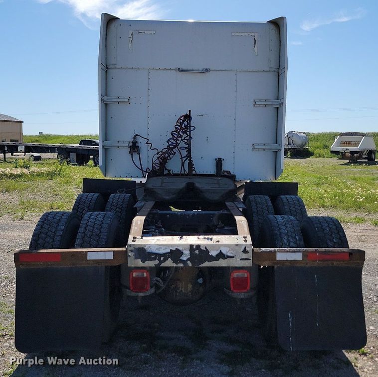 image for item NZ9939 2002 Peterbilt  378 semi truck