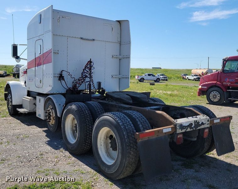 image for item NZ9939 2002 Peterbilt  378 semi truck