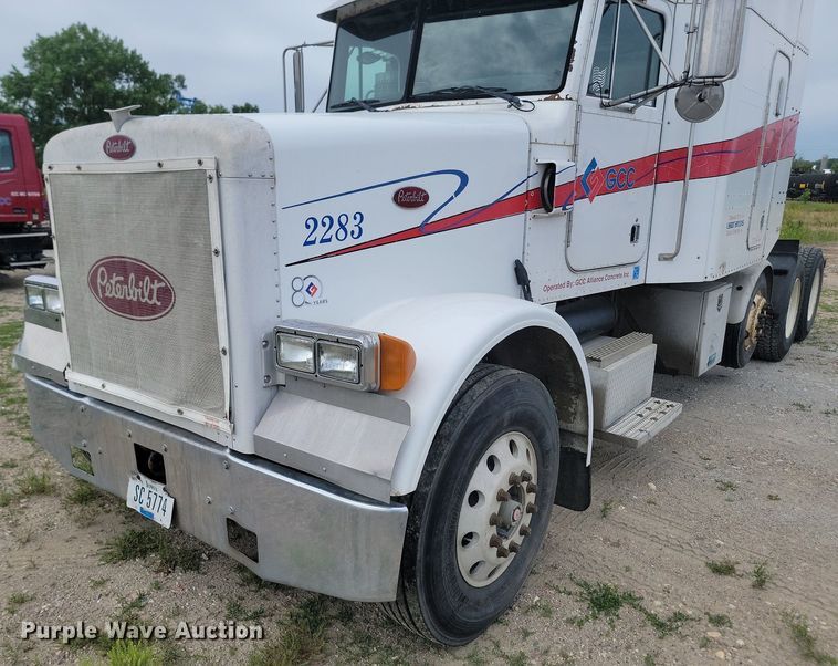 image for item NZ9939 2002 Peterbilt  378 semi truck