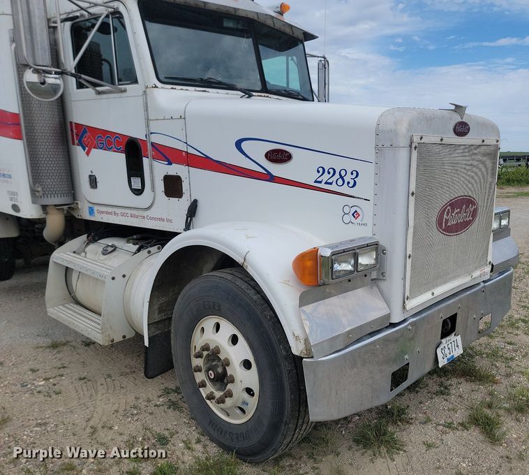 image for item NZ9939 2002 Peterbilt  378 semi truck