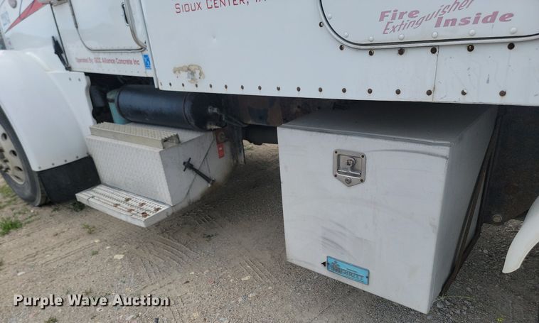 image for item NZ9939 2002 Peterbilt  378 semi truck