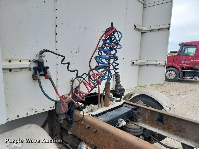 image for item NZ9939 2002 Peterbilt  378 semi truck