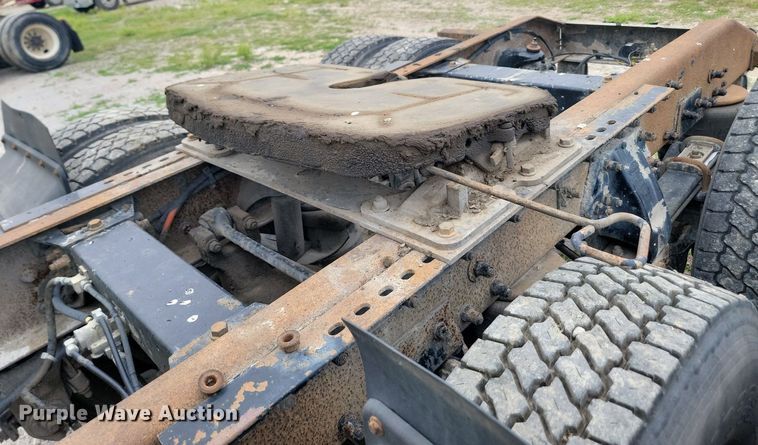 image for item NZ9939 2002 Peterbilt  378 semi truck