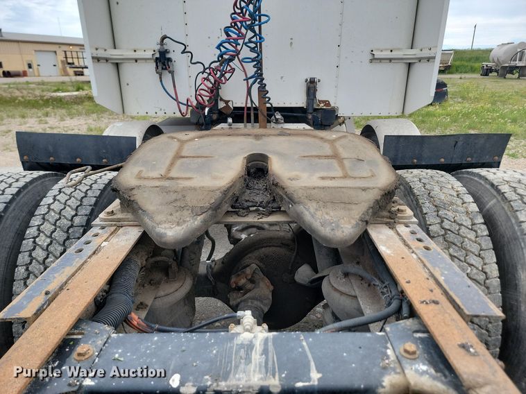 image for item NZ9939 2002 Peterbilt  378 semi truck