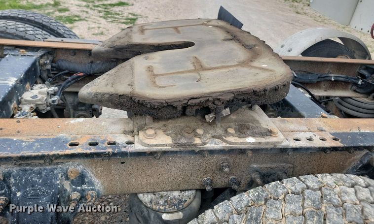 image for item NZ9939 2002 Peterbilt  378 semi truck