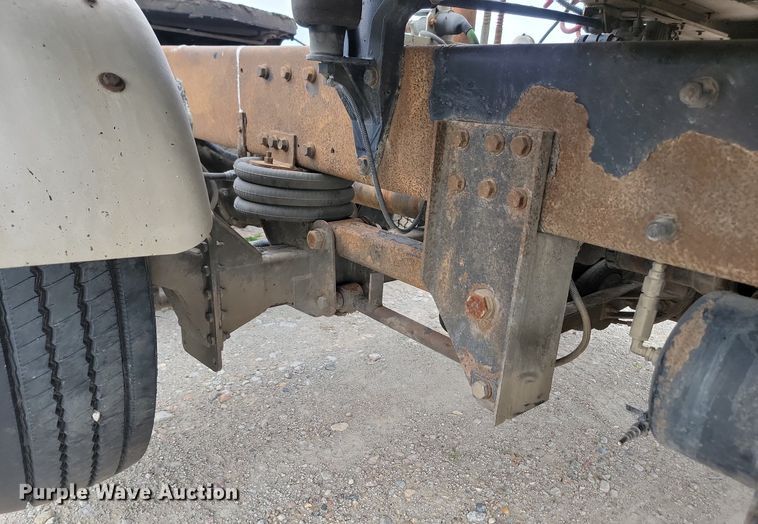 image for item NZ9939 2002 Peterbilt  378 semi truck