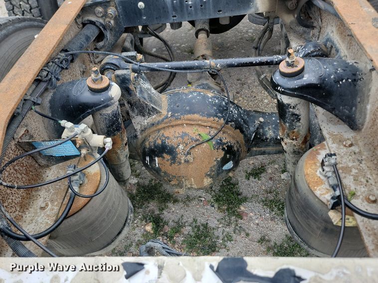 image for item NZ9939 2002 Peterbilt  378 semi truck