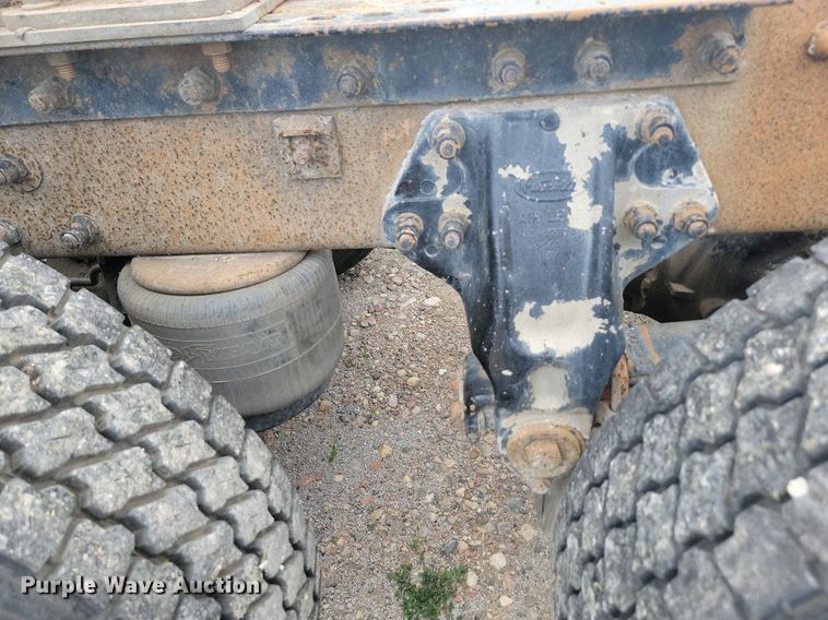 image for item NZ9939 2002 Peterbilt  378 semi truck