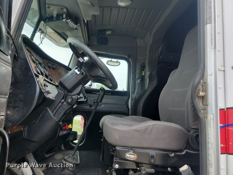 image for item NZ9939 2002 Peterbilt  378 semi truck