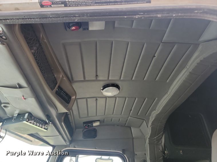 image for item NZ9939 2002 Peterbilt  378 semi truck