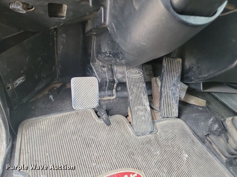 image for item NZ9939 2002 Peterbilt  378 semi truck