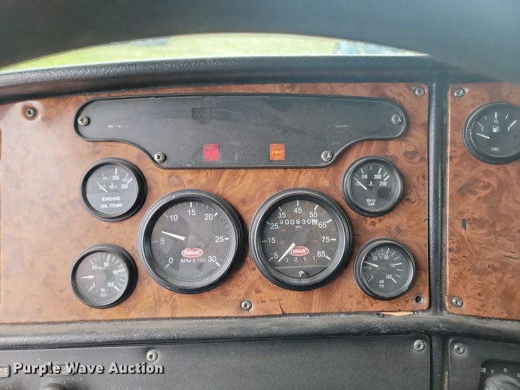 image for item NZ9939 2002 Peterbilt  378 semi truck