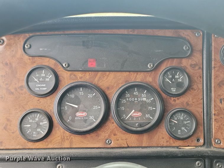 image for item NZ9939 2002 Peterbilt  378 semi truck