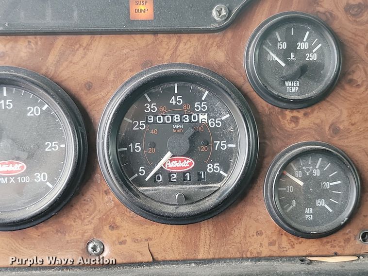 image for item NZ9939 2002 Peterbilt  378 semi truck