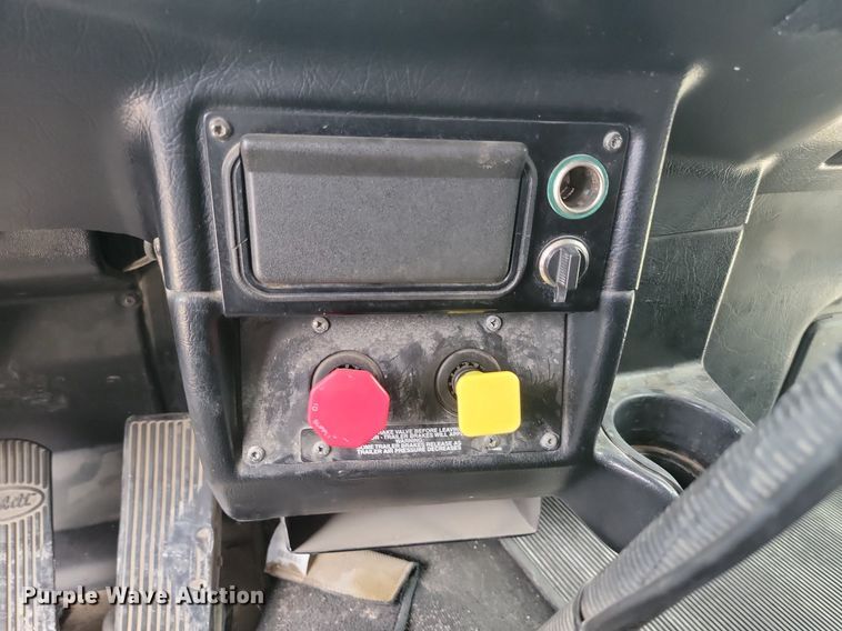 image for item NZ9939 2002 Peterbilt  378 semi truck