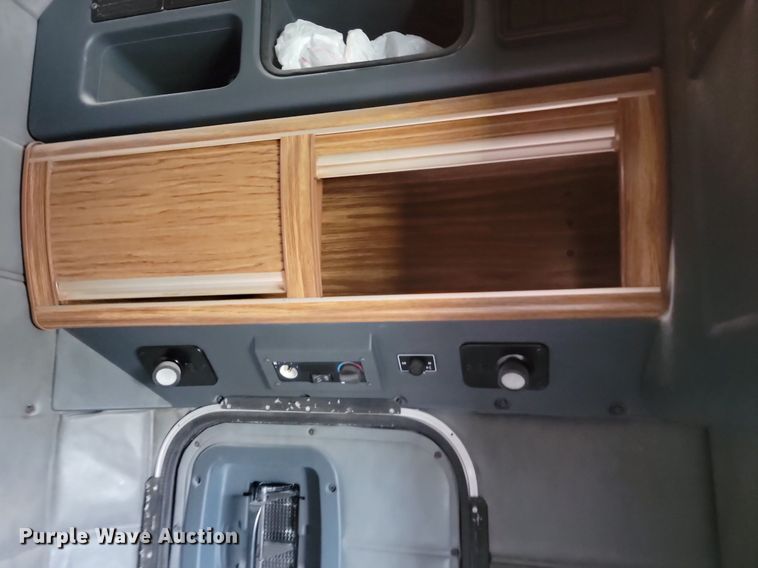 image for item NZ9939 2002 Peterbilt  378 semi truck