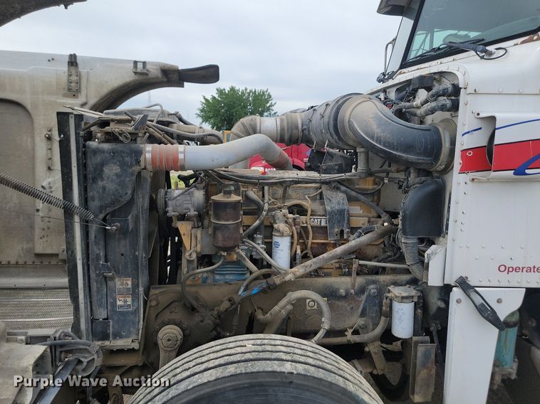 image for item NZ9939 2002 Peterbilt  378 semi truck