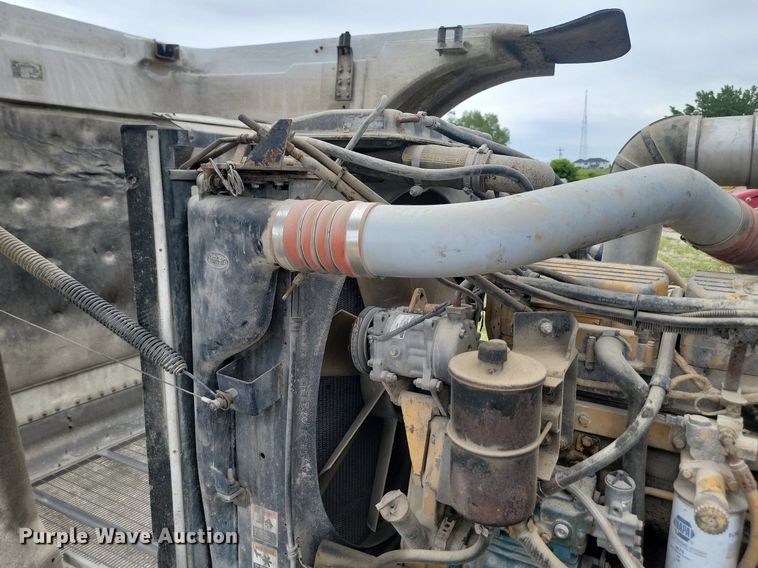 image for item NZ9939 2002 Peterbilt  378 semi truck