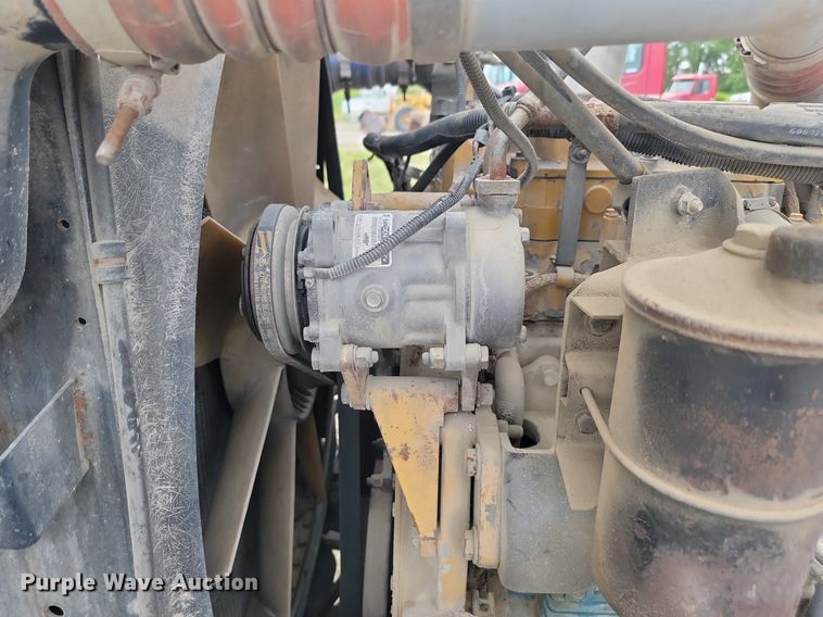 image for item NZ9939 2002 Peterbilt  378 semi truck