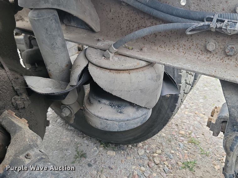 image for item NZ9939 2002 Peterbilt  378 semi truck