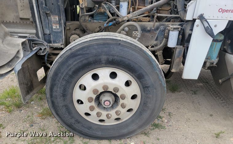 image for item NZ9939 2002 Peterbilt  378 semi truck