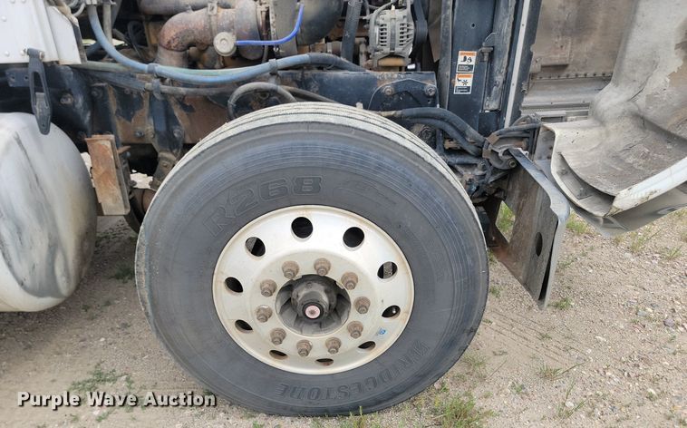 image for item NZ9939 2002 Peterbilt  378 semi truck