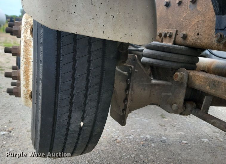 image for item NZ9939 2002 Peterbilt  378 semi truck