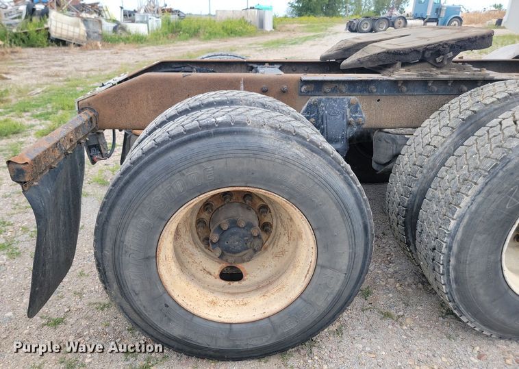 image for item NZ9939 2002 Peterbilt  378 semi truck