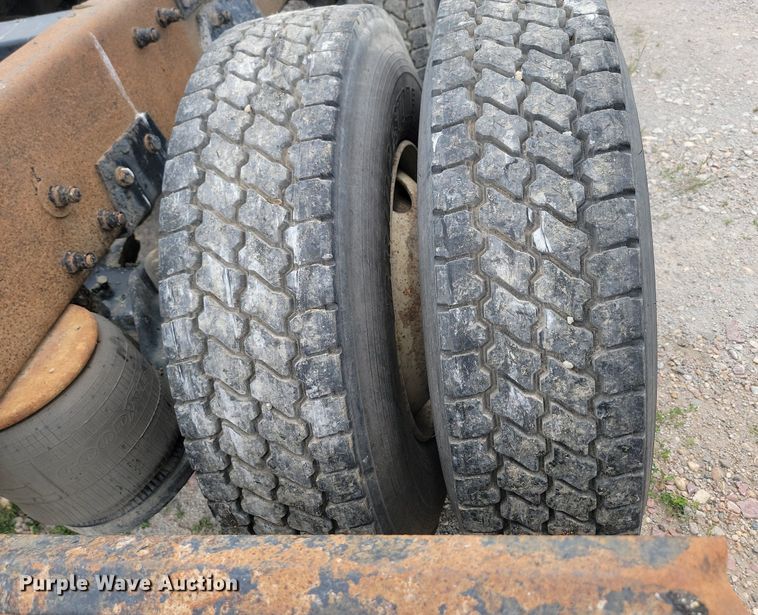 image for item NZ9939 2002 Peterbilt  378 semi truck