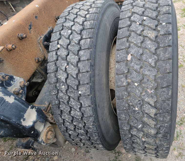 image for item NZ9939 2002 Peterbilt  378 semi truck