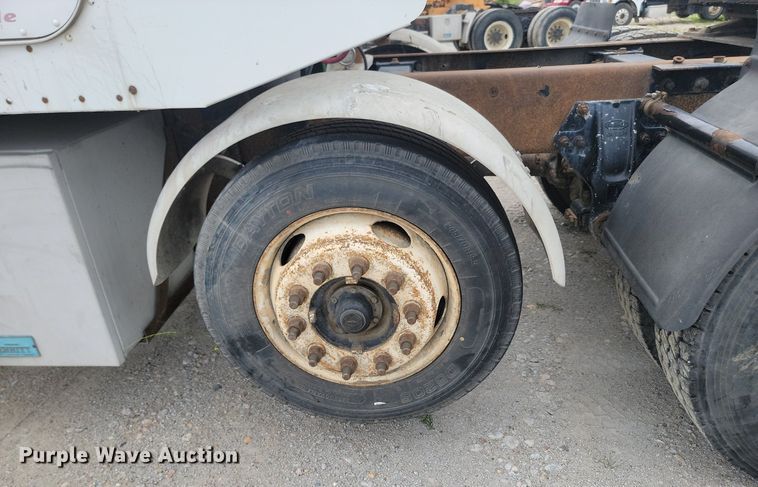 image for item NZ9939 2002 Peterbilt  378 semi truck