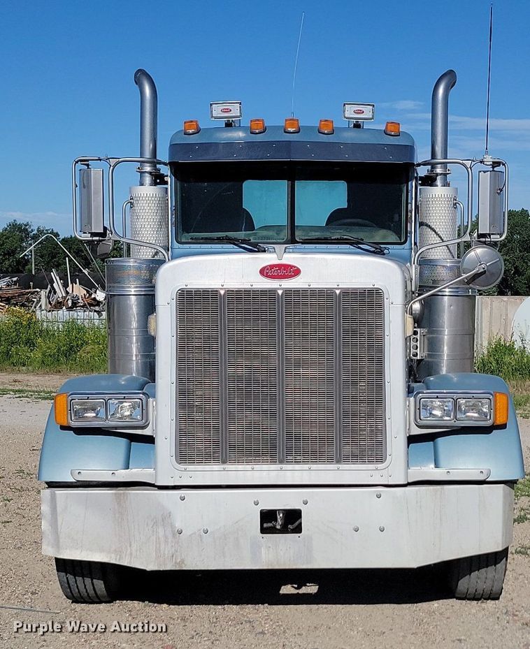 image for item NZ9941 2006 Peterbilt  379 semi truck