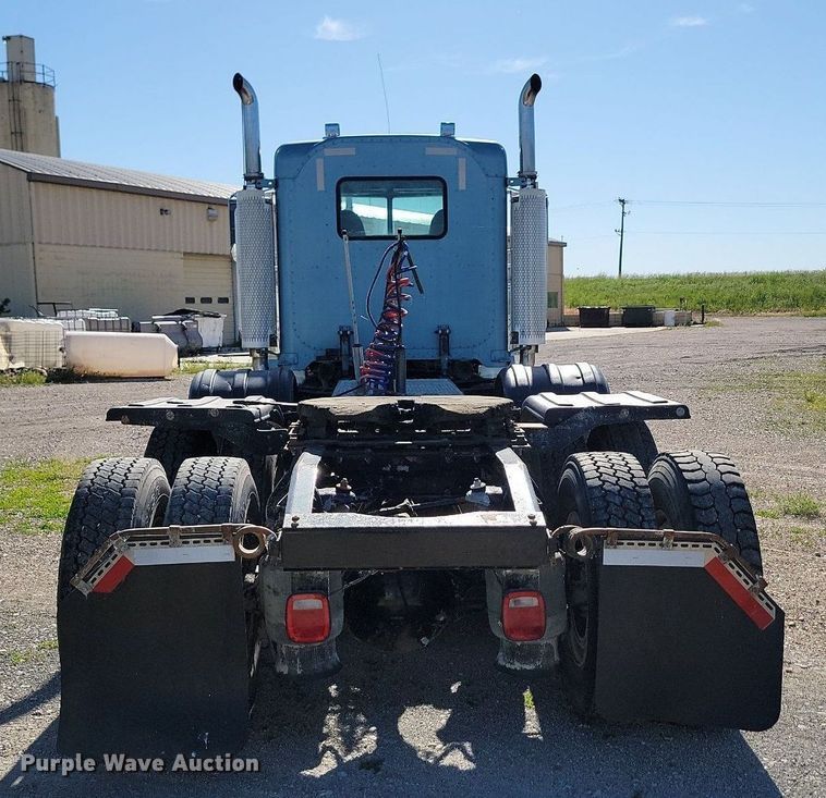 image for item NZ9941 2006 Peterbilt  379 semi truck